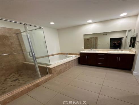 27  Soho  , Irvine, CA