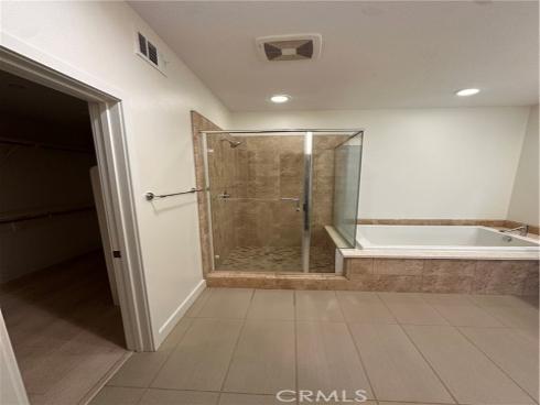 27  Soho  , Irvine, CA