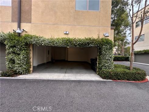 27  Soho  , Irvine, CA