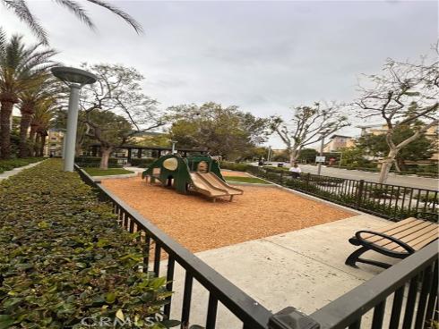 27  Soho  , Irvine, CA