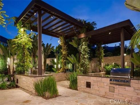 27  Soho  , Irvine, CA