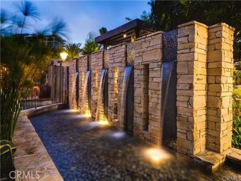 27  Soho  , Irvine, CA