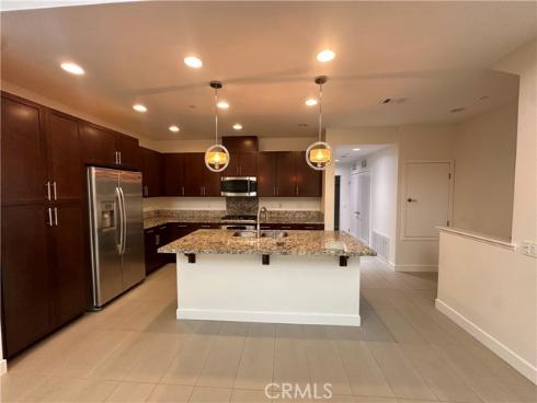 27  Soho  , Irvine, CA