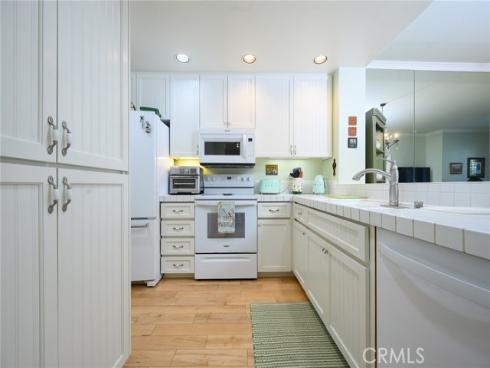 2243  Martin  211 , Irvine, CA