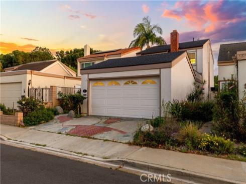 54  Willow Tree  , Irvine, CA