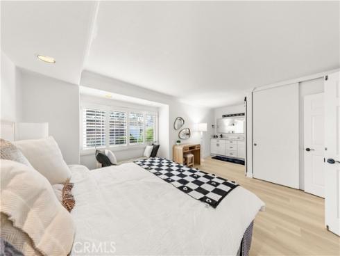 54  Willow Tree  , Irvine, CA