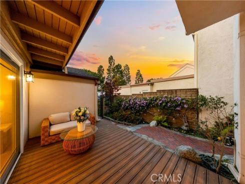 54  Willow Tree  , Irvine, CA