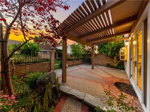 54  Willow Tree  , Irvine, CA