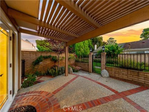 54  Willow Tree  , Irvine, CA