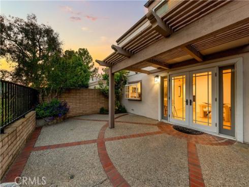 54  Willow Tree  , Irvine, CA