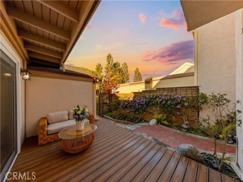 54  Willow Tree  , Irvine, CA