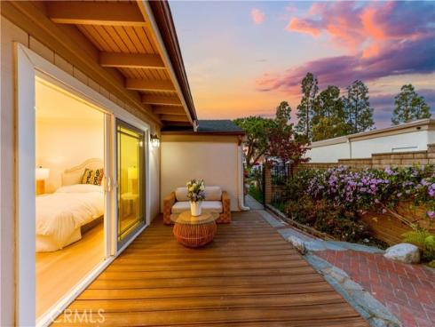 54  Willow Tree  , Irvine, CA