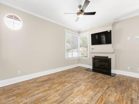 6  Aprilla  , Irvine, CA