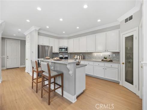 22  Apple Valley  , Irvine, CA