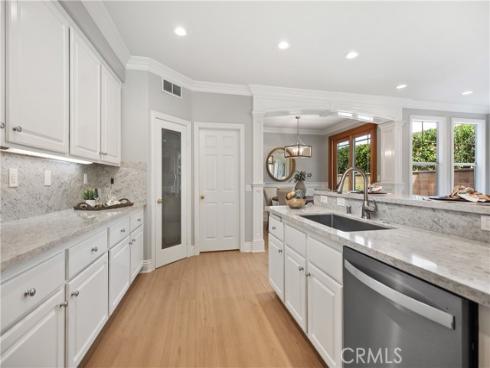 22  Apple Valley  , Irvine, CA