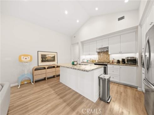 134  Canvas  , Irvine, CA