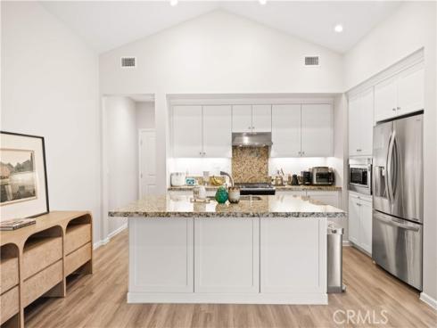 134  Canvas  , Irvine, CA