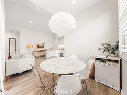 134  Canvas  , Irvine, CA