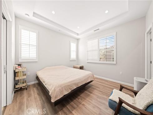 134  Canvas  , Irvine, CA