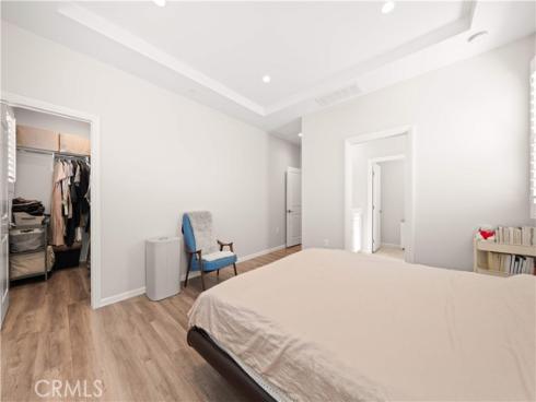 134  Canvas  , Irvine, CA