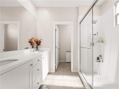 134  Canvas  , Irvine, CA