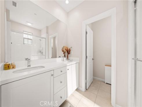 134  Canvas  , Irvine, CA