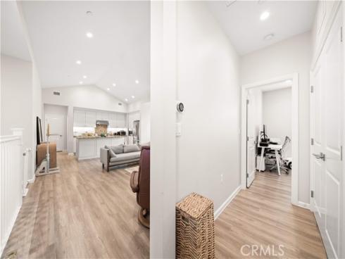 134  Canvas  , Irvine, CA