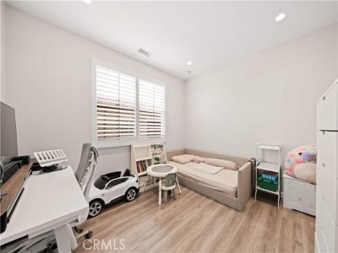 134  Canvas  , Irvine, CA