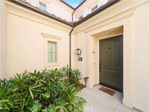 134  Canvas  , Irvine, CA