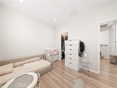 134  Canvas  , Irvine, CA