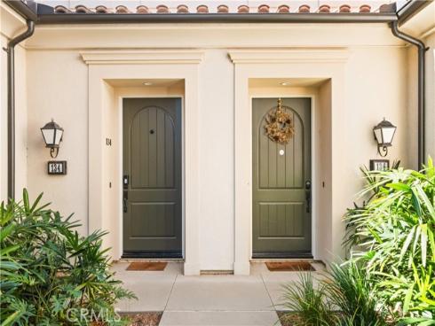 134  Canvas  , Irvine, CA