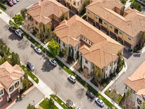 134  Canvas  , Irvine, CA