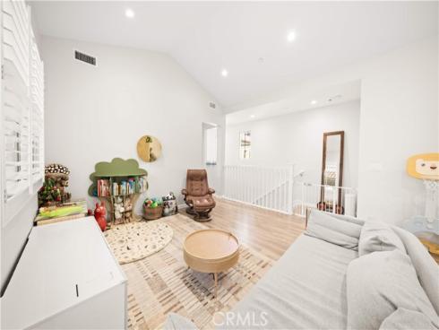 134  Canvas  , Irvine, CA