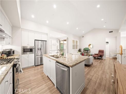 134  Canvas  , Irvine, CA