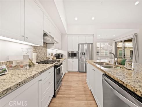 134  Canvas  , Irvine, CA