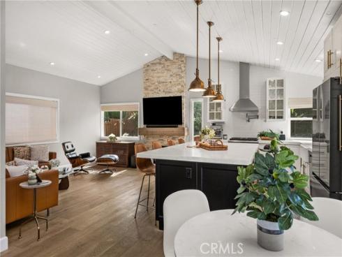 10  Petersburg  , Irvine, CA