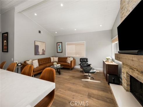 10  Petersburg  , Irvine, CA