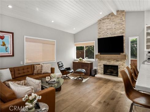 10  Petersburg  , Irvine, CA