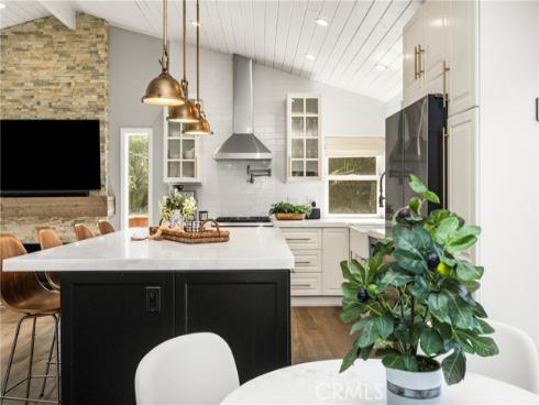 10  Petersburg  , Irvine, CA