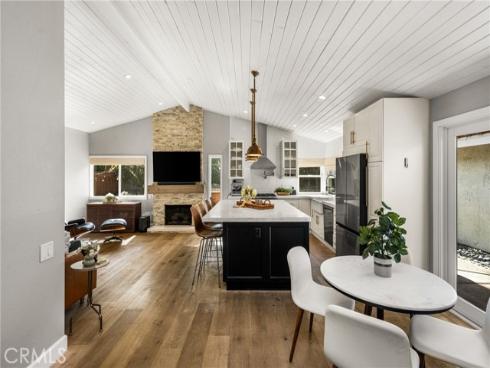 10  Petersburg  , Irvine, CA