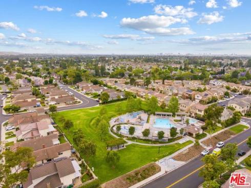 23  Cresthaven  51 , Irvine, CA