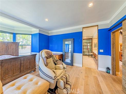 6  Sirius  61 , Irvine, CA