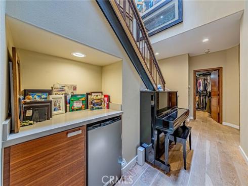 6  Sirius  61 , Irvine, CA