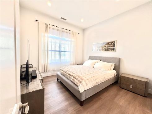 49  Kempton  , Irvine, CA