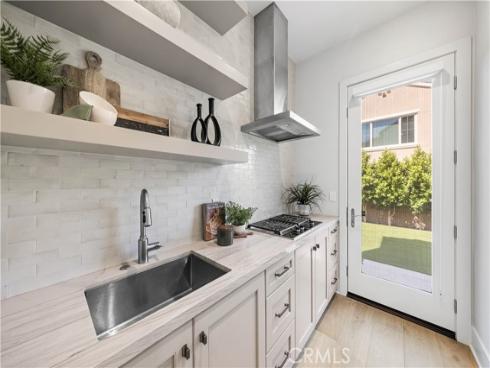 237  Pinnacle  , Irvine, CA