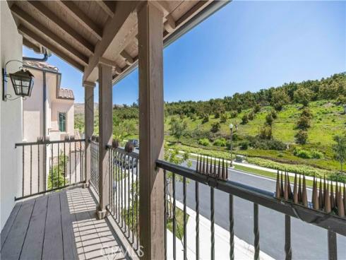 237  Pinnacle  , Irvine, CA