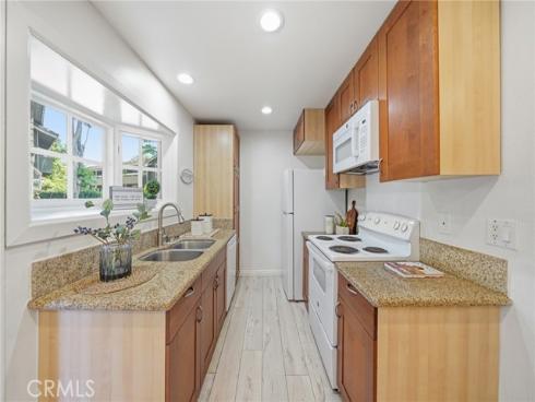 185  Streamwood  , Irvine, CA