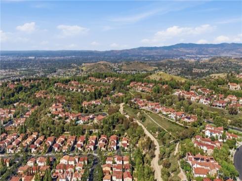 58  Clouds View  , Irvine, CA