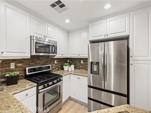 54  Hedge Bloom  , Irvine, CA