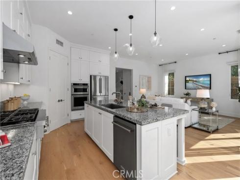201  Fiore  , Irvine, CA